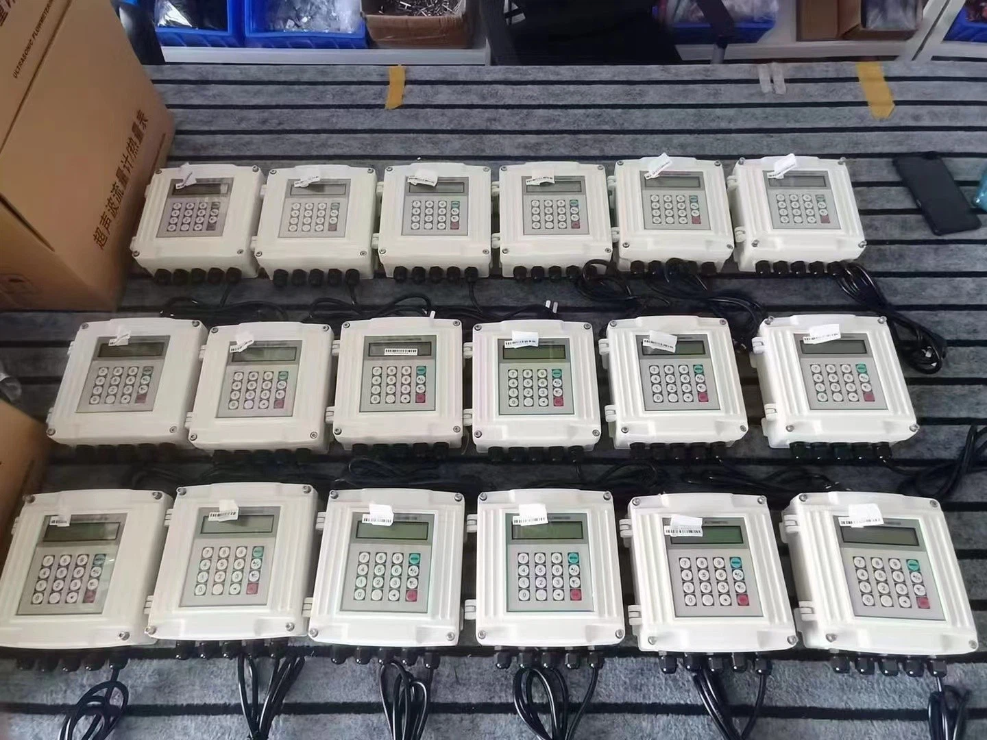 Wall mounted ultrasonic flowmeter